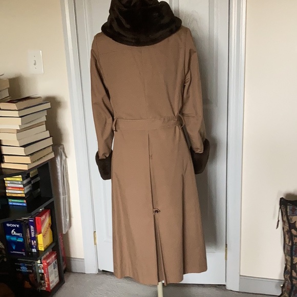 Vintage Weatherbee full length trench coat - Picture 5 of 11